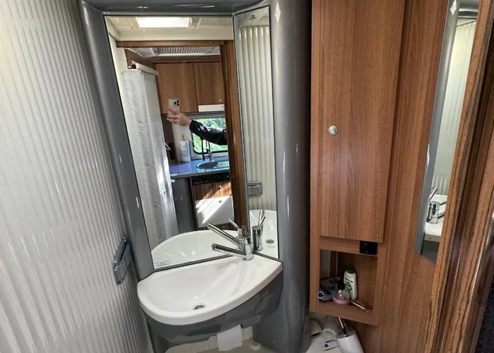 营地 Fiat Dethfless Camper *